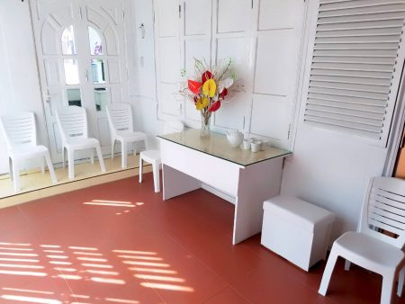 Khu vực chờ của phòng khám sản phụ khoa Thu Hiền